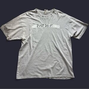 Vintage men’s nike tee